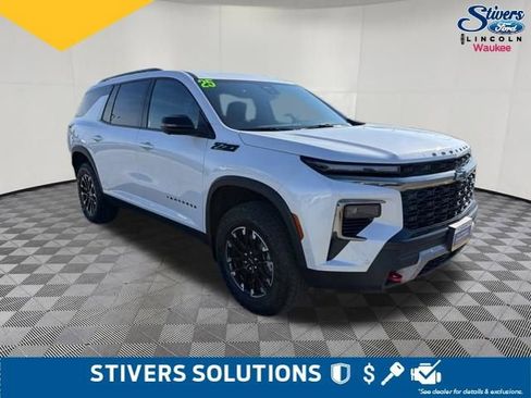 Used 2025 Chevrolet Traverse Z71 w/ Enhanced Driving Package AWD/4WD image 3