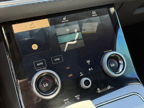 Used 2022 Land Rover Range Rover Velar R-Dynamic S image 22