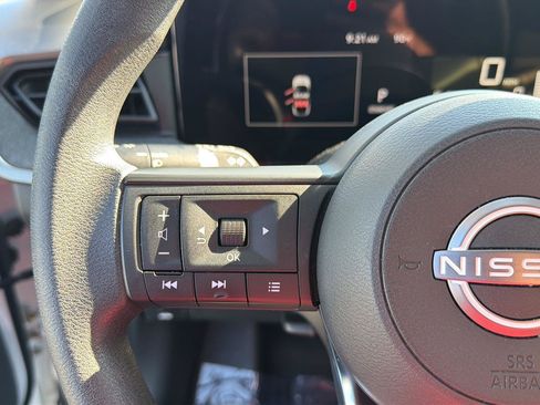 Used 2025 Nissan Kicks SV FWD image 20