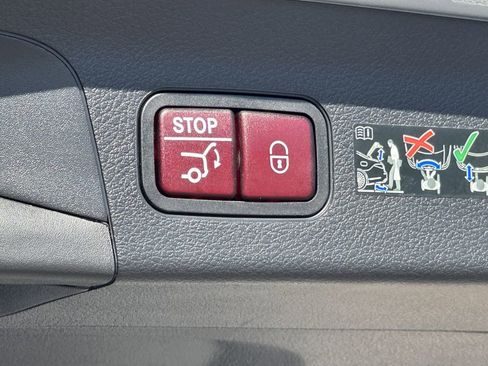 Certified 2025 Mercedes-Benz GLS 450 4MATIC image 23