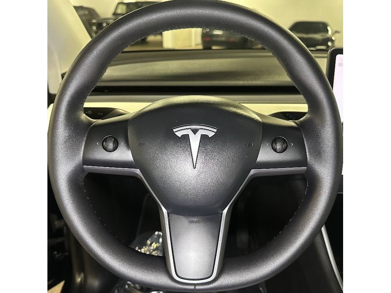 Used 2021 Tesla Model Y Long Range AWD/4WD image 25