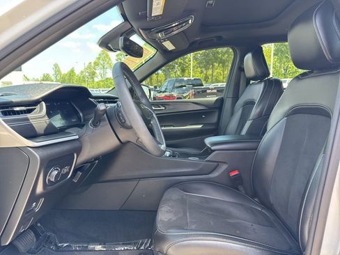 Used 2024 Jeep Grand Cherokee L Altitude AWD/4WD image 9
