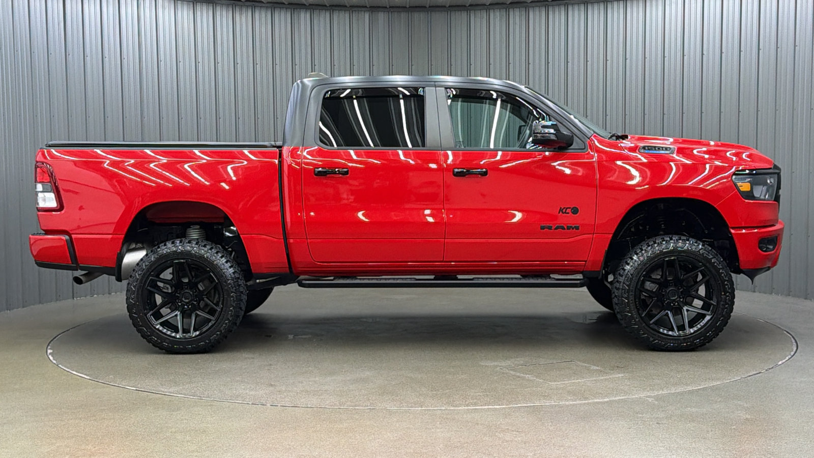 Used 2024 RAM 1500 4x4 Crew Cab image 6