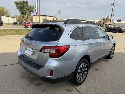 Used 2017 Subaru Outback 2.5i Limited image 5