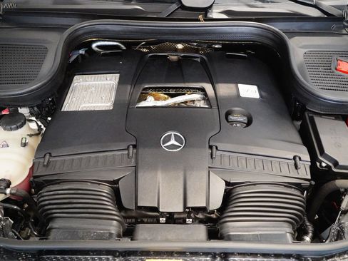 Used 2024 Mercedes-Benz GLS 580 4MATIC image 30