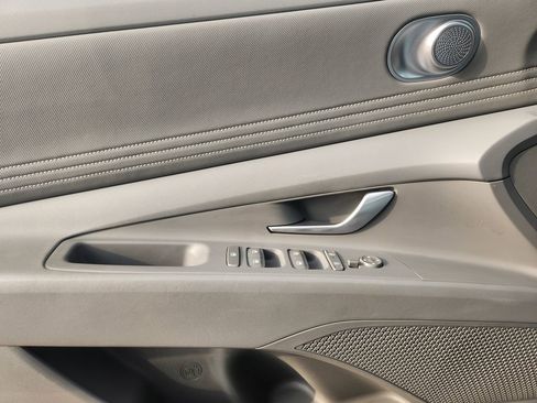 Used 2025 Hyundai Elantra SEL image 23