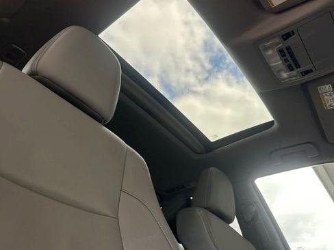 Used 2015 Toyota Highlander XLE AWD/4WD image 18