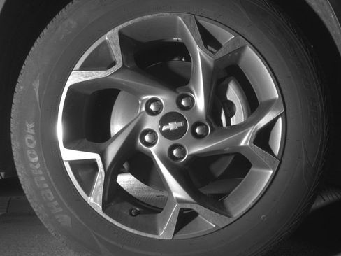 Used 2025 Chevrolet Trax LT w/ LT Convenience Package FWD image 13