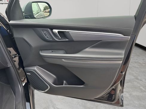 Used 2025 Buick Enclave Preferred image 13