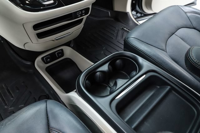 Used 2020 Chrysler Pacifica Touring-L w/ Advanced Safetytec Group FWD image 26