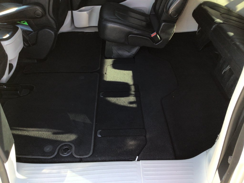 Used 2020 Chrysler Pacifica Touring-L FWD image 35