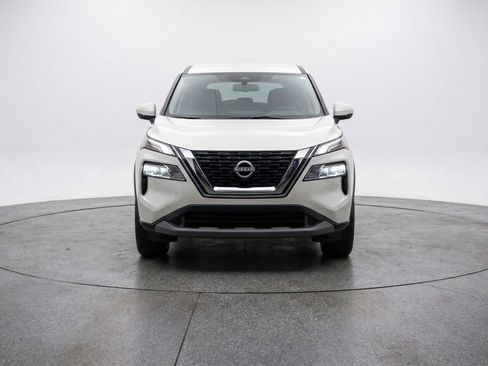 Used 2025 Nissan Rogue SV AWD/4WD image 2