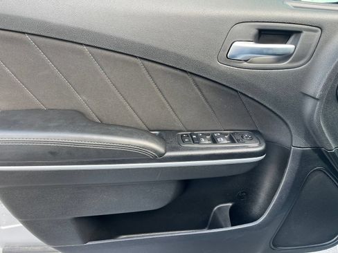 Used 2022 Dodge Charger SXT RWD image 15