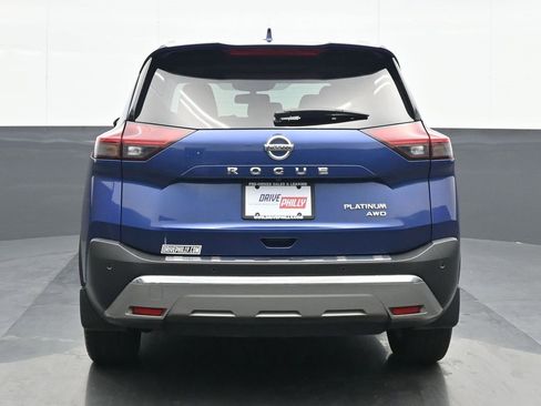 Used 2021 Nissan Rogue Platinum image 5