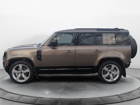 New 2026 Land Rover Defender 110 X-Dynamic SE AWD/4WD image 4