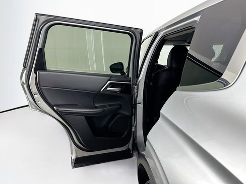 Used 2024 Mitsubishi Outlander SE image 26