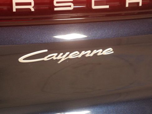Used 2024 Porsche Cayenne Coupe AWD/4WD image 34