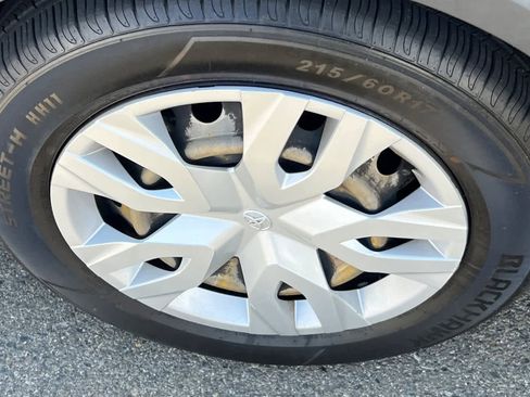 Used 2019 Toyota C-HR LE image 10