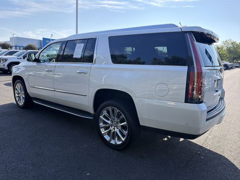 Used 2019 Cadillac Escalade ESV Luxury AWD/4WD image 6