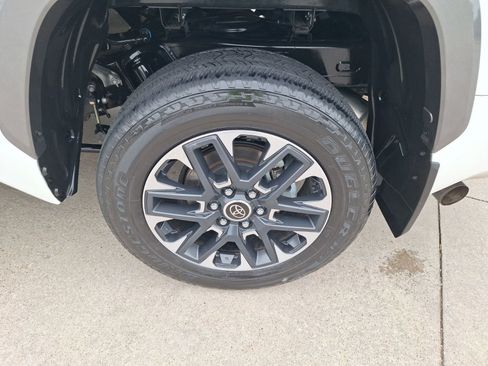 Used 2024 Toyota Tundra Limited AWD/4WD image 11