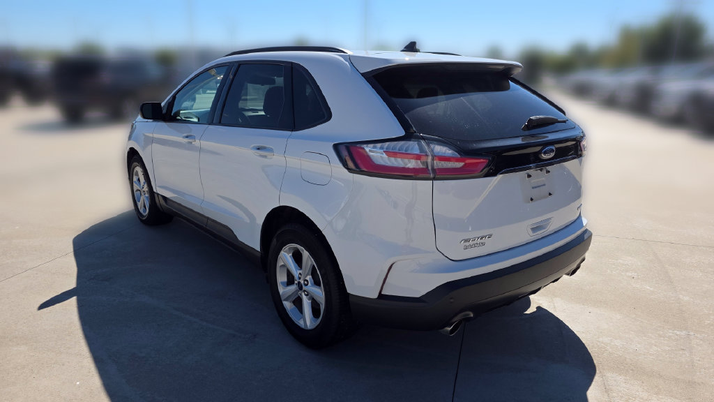 Used 2020 Ford Edge SE FWD image 3