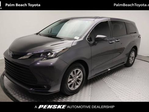 Certified 2025 Toyota Sienna XLE FWD image 1