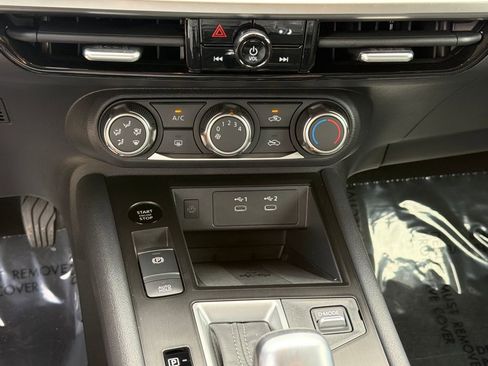 Used 2025 Nissan Kicks SV image 26