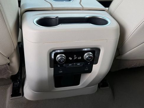 Used 2022 GMC Yukon XL Denali AWD/4WD image 27