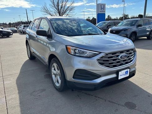 Used 2021 Ford Edge SE image 3