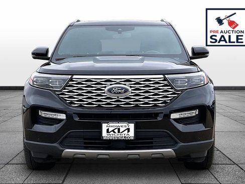 Used 2023 Ford Explorer Platinum w/ Technology Package AWD/4WD image 3