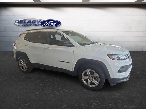 Used 2023 Jeep Compass Latitude w/ Convenience Group AWD/4WD image 8