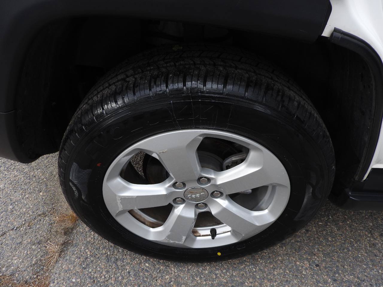 Used 2020 Jeep Compass Latitude AWD/4WD image 18