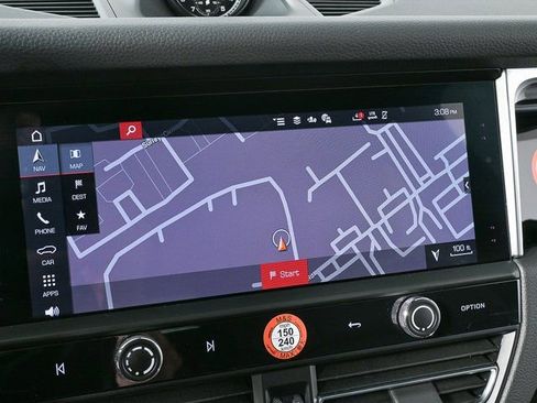 Certified 2025 Porsche Macan image 15