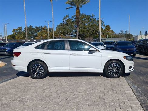 Used 2019 Volkswagen Jetta SE image 3