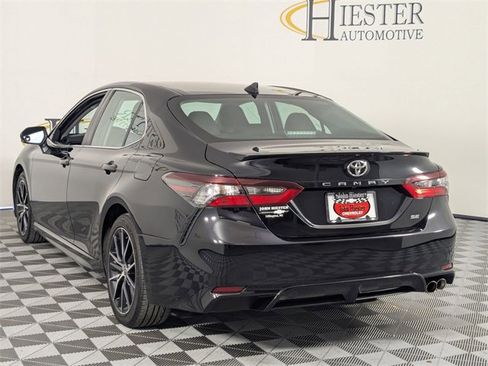 Used 2023 Toyota Camry SE image 5