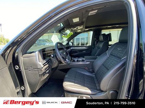 Used 2025 Cadillac Escalade V AWD/4WD image 22