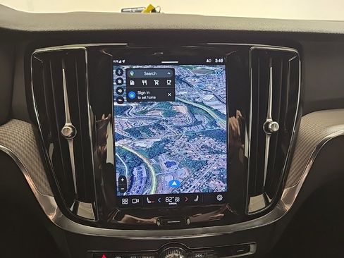 Used 2024 Volvo S60 B5 Plus image 17