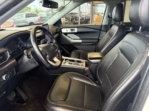 Used 2022 Ford Explorer Limited w/ Limited Technology Package AWD/4WD image 15