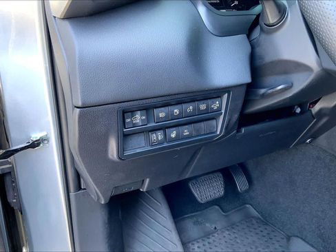 Used 2024 Toyota Tundra Limited AWD/4WD image 33