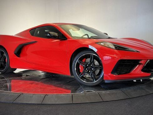 Used 2021 Chevrolet Corvette Stingray Premium Cpe w/ Z51 Performance Package RWD image 2