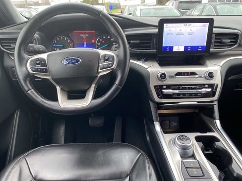 Used 2021 Ford Explorer XLT w/ Equipment Group 202A AWD/4WD image 13