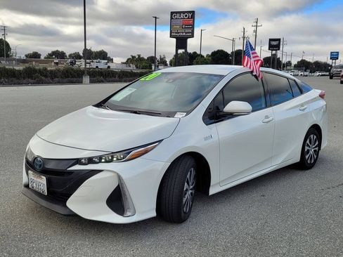 Used 2020 Toyota Prius Prime XLE w/ Carpet Mat Package FWD image 9