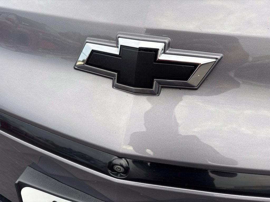 Used 2023 Chevrolet Bolt LT w/ Infotainment Package FWD image 9