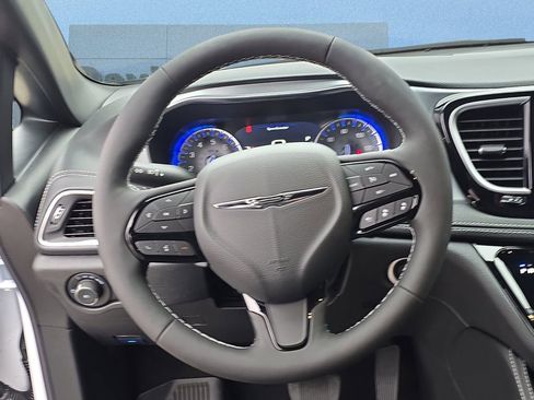 New 2026 Chrysler Pacifica Limited w/ Uconnect Theater Family Group image 19