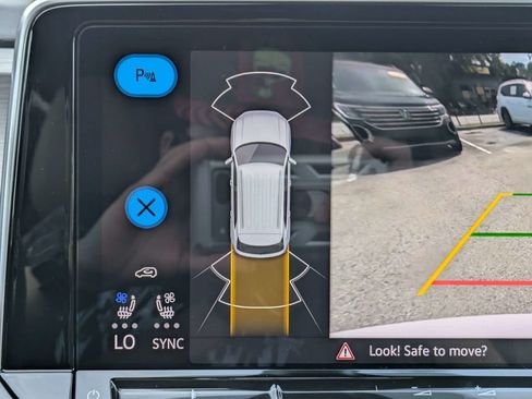 Certified 2024 Volkswagen Atlas Cross Sport SE FWD image 27