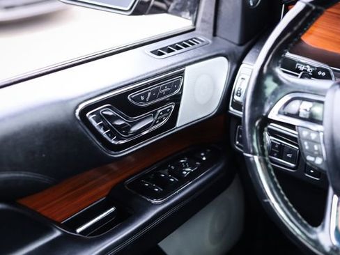 Used 2018 Lincoln Navigator Reserve w/ Technology Package AWD/4WD image 29