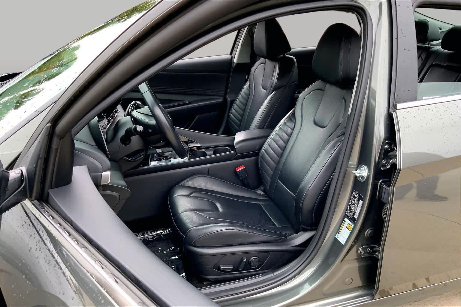 Used 2025 Hyundai Elantra Limited FWD image 8