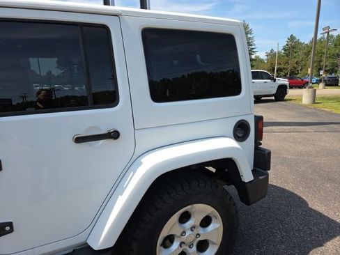Used 2015 Jeep Wrangler Unlimited Sahara w/ Connectivity Group AWD/4WD image 16