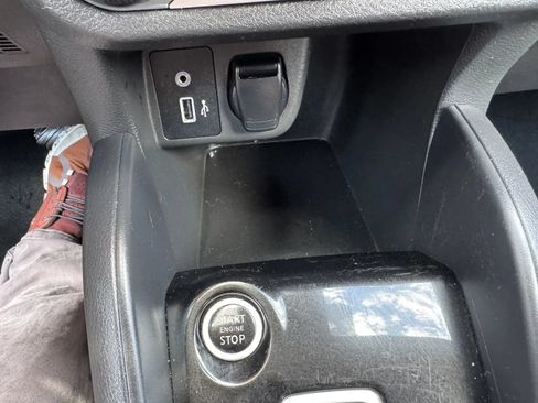 Used 2020 Nissan Versa S FWD image 28