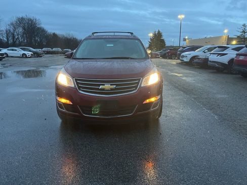 Used 2017 Chevrolet Traverse LT w/ Style and Technology Package image 7